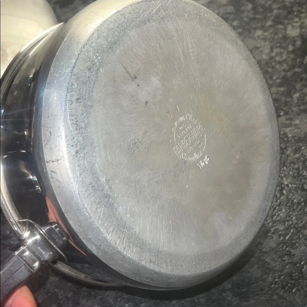 FARBERWARE 1-1/2 qt and 2qt Stainless Steel Saucepan Set. EXC CONDITION